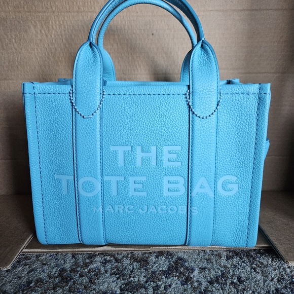 Marc Jacobs Handbags - Marc Jacobs Pool Tote Bag Small